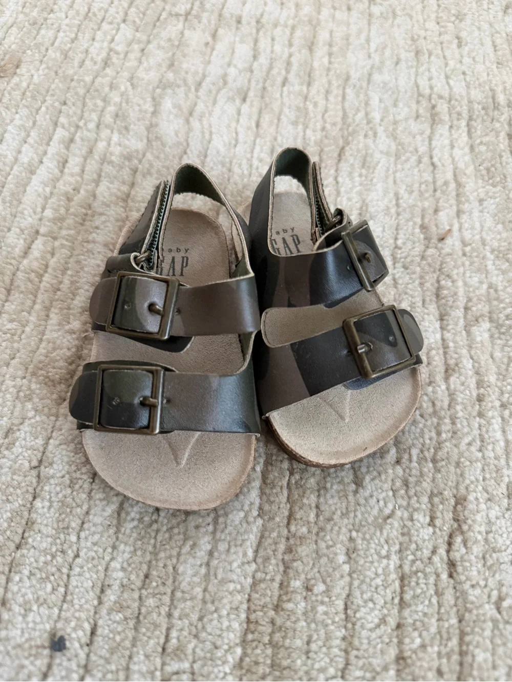 GAP Baby Olive Green Double Strap Buckle Sandals sz 3-6 months